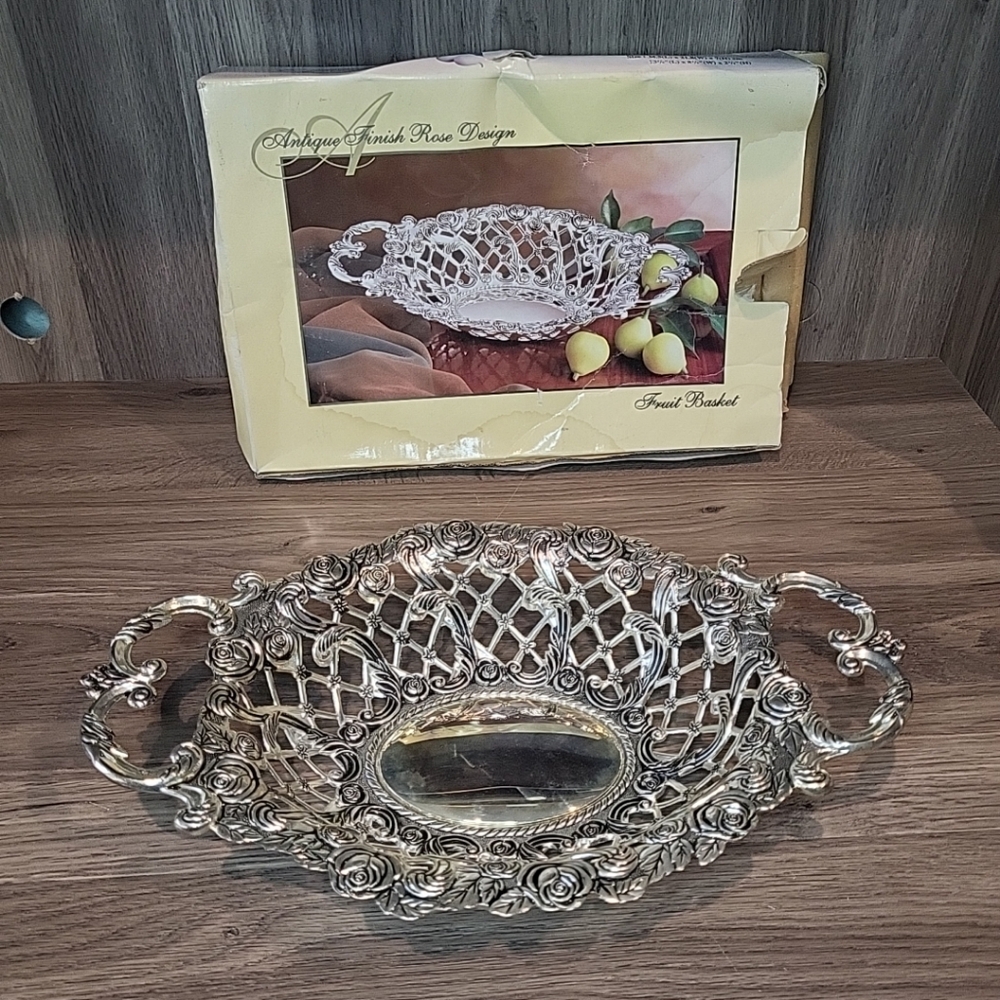 Silverplate Antique Finish Rose Design  Fruit Basket Flowers Bread Bowl